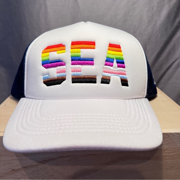 Seattle Mariners Accessories - Seattle Mariners ‘24 Pride Trucker Hat